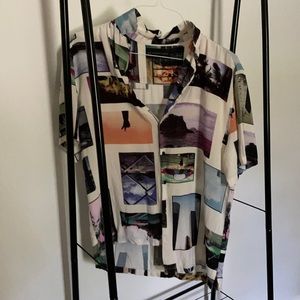 Size M graphic button down short sleeve